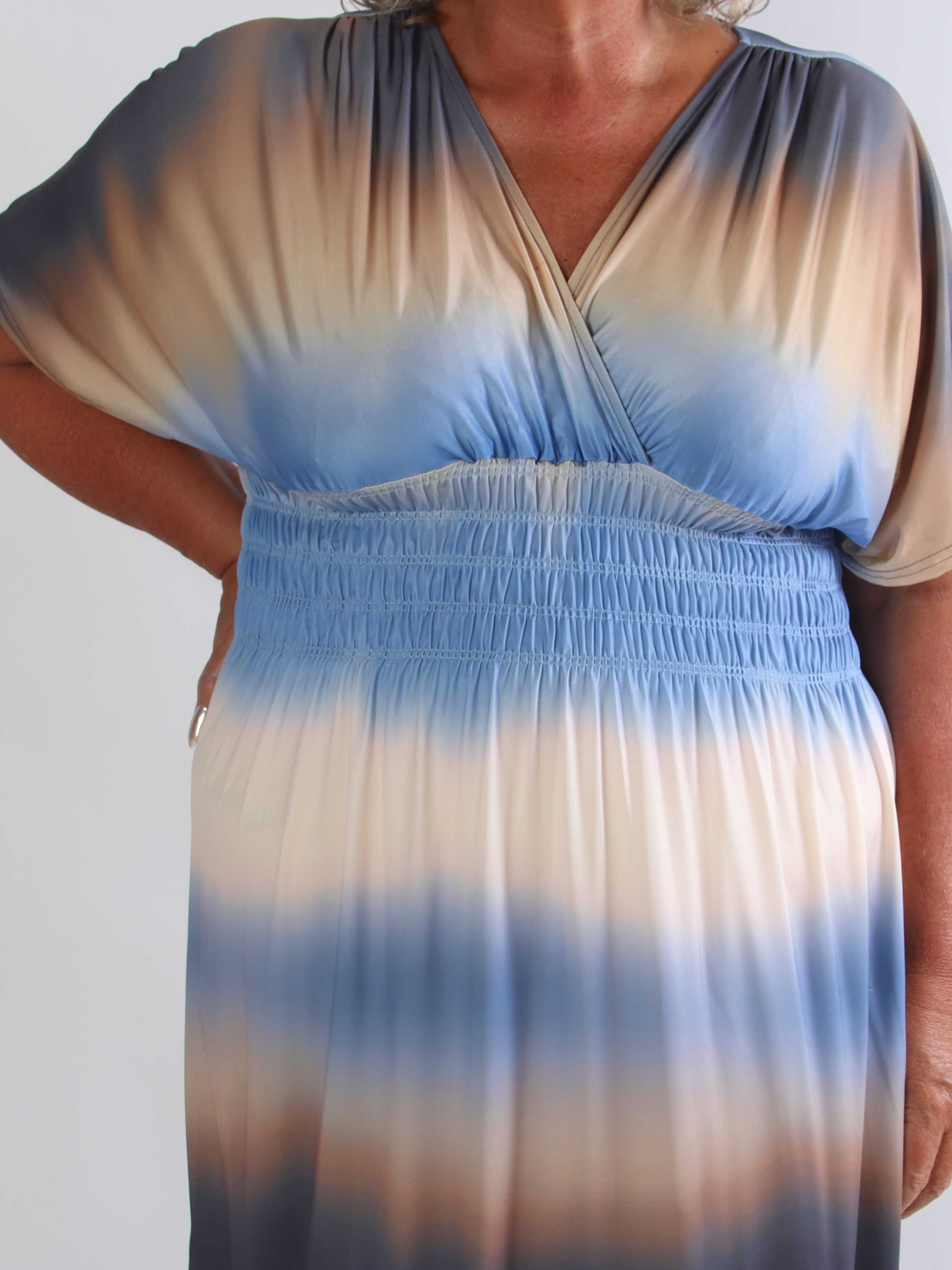 Pams Batik - Elastisk plus size flerfarvet kjole med smock i livet